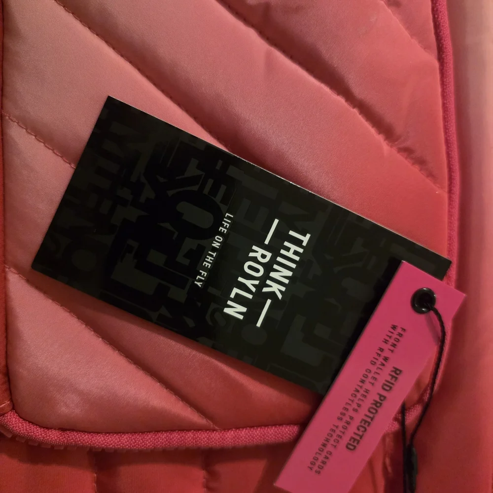 NWT THINK ROYLN Pink Ombre Quilted Crossbody Bag Set - Picture 6 of 8